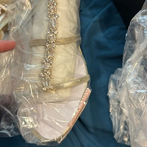 Badgley Mischka Maisie Wedges New in Box! - Picture 3 of 4